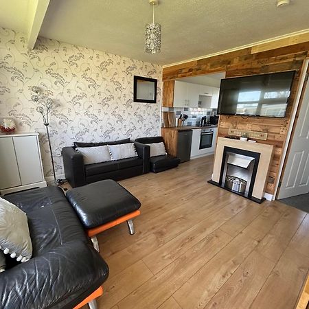 Signature, Scratby - Two Bed Chalet, Sleeps 7, Free Wi-Fi, Bed Linen And Towels Included, Pets Welcome And Onsite Entertainment Available ภายนอก รูปภาพ