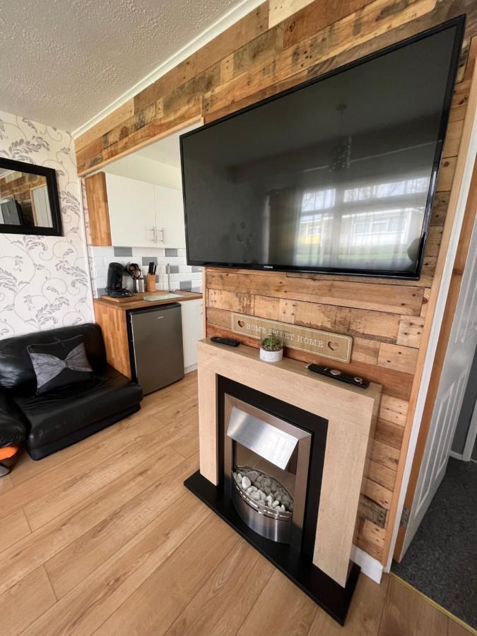 Signature, Scratby - Two Bed Chalet, Sleeps 7, Free Wi-Fi, Bed Linen And Towels Included, Pets Welcome And Onsite Entertainment Available ภายนอก รูปภาพ