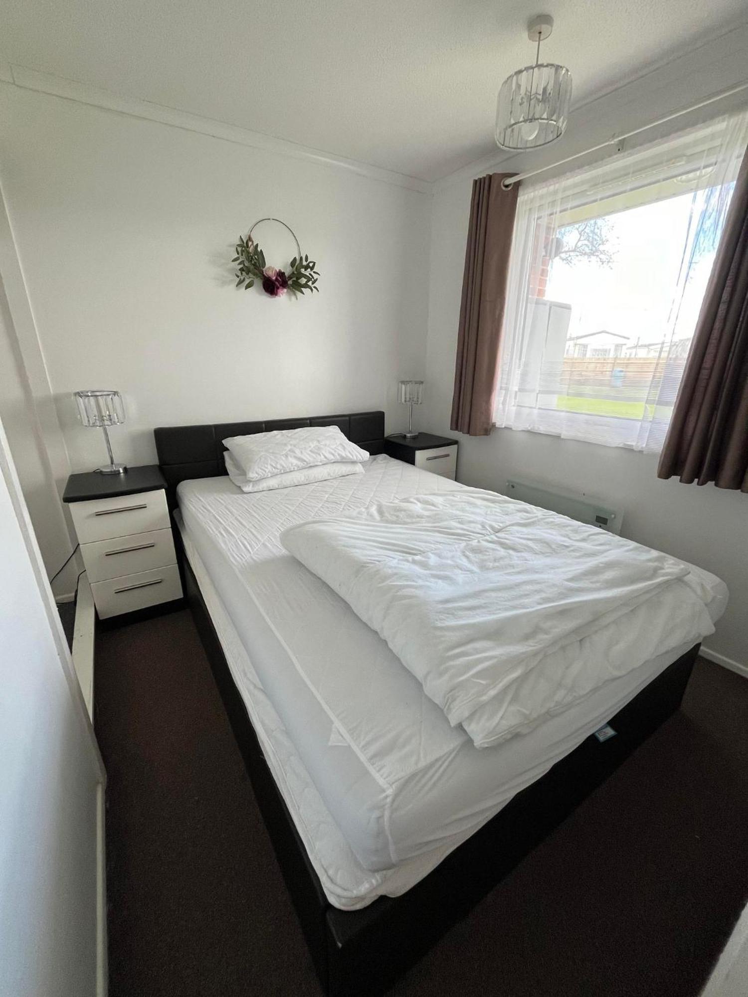 Signature, Scratby - Two Bed Chalet, Sleeps 7, Free Wi-Fi, Bed Linen And Towels Included, Pets Welcome And Onsite Entertainment Available ภายนอก รูปภาพ